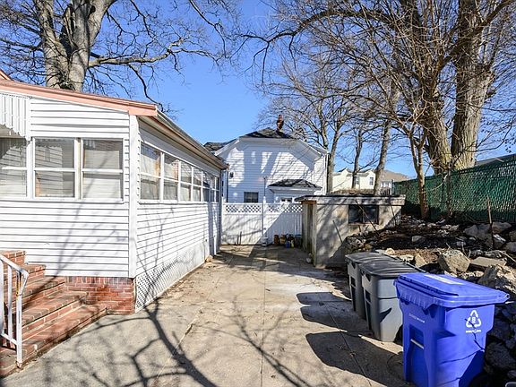 4th image of 69 Mariposa St