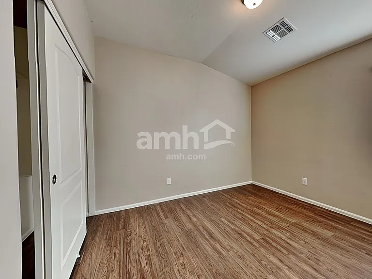 10338 W Wood St — Photo 14