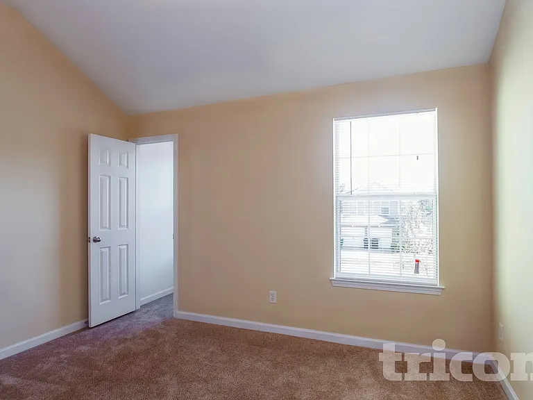2435 Cornell Cir — Photo 12