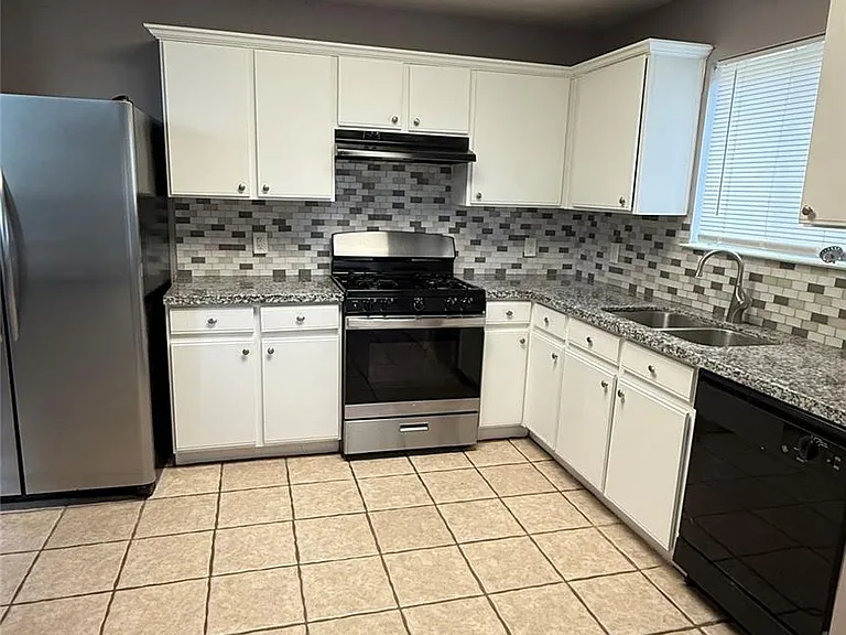 4919 Lochman Ln — Photo 8