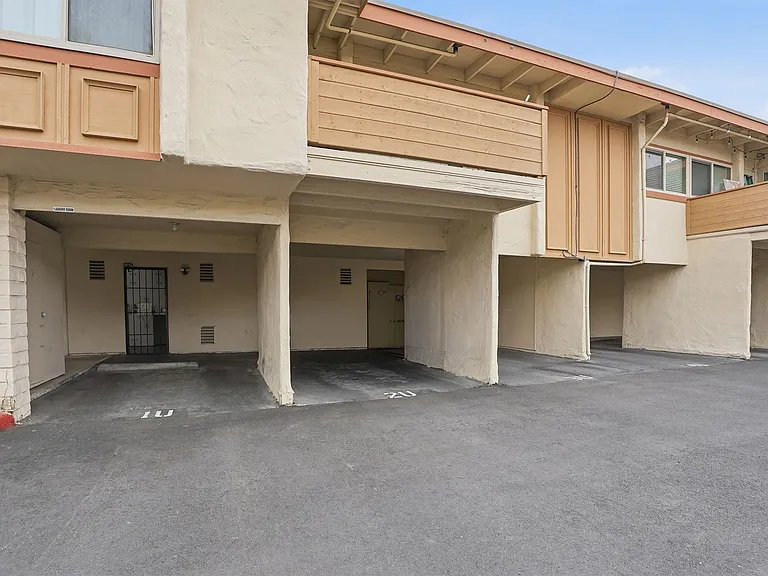 6864 Hyde Park Dr #C — Photo 14