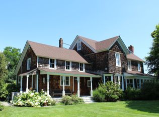 27 Hampton Dr, Center Moriches, NY 11934