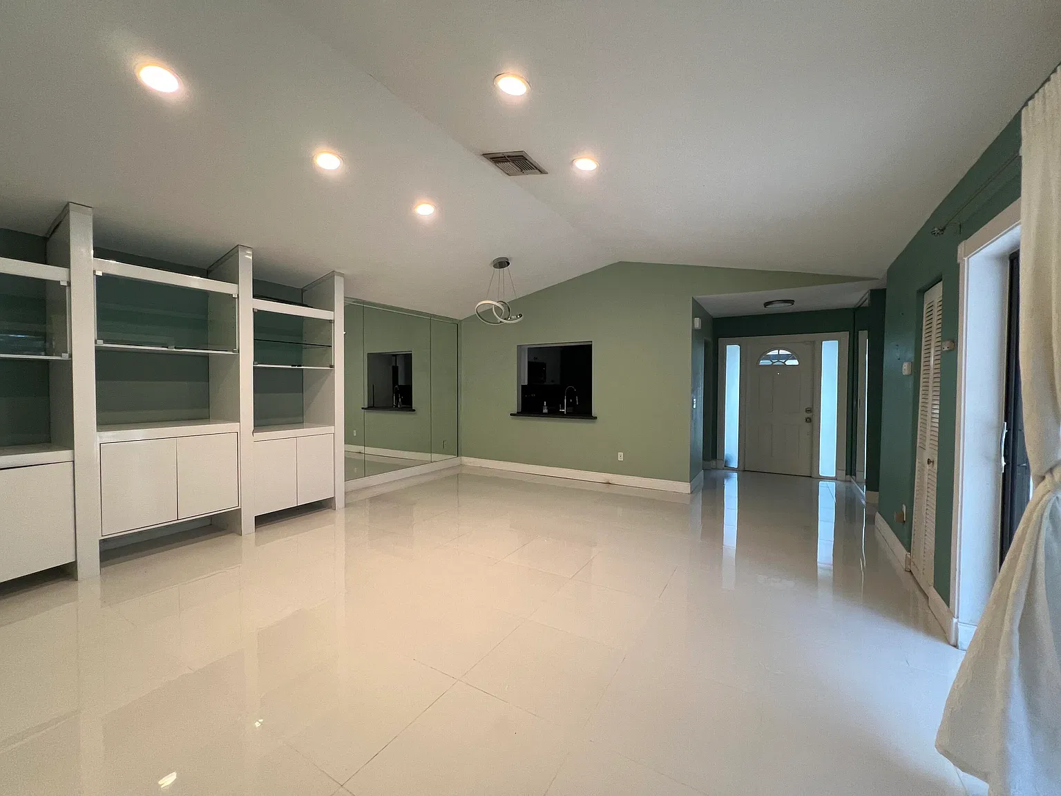 2 bed, 2.0 bath, 1196 sqft, $2,600 — Photo 4