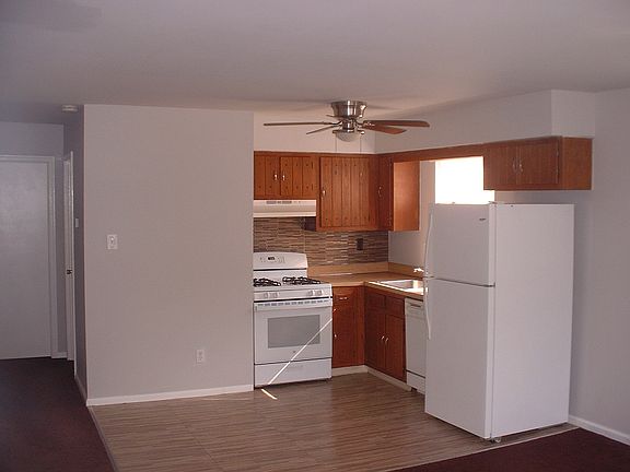 2nd image of 7 Alicia Ct APT B