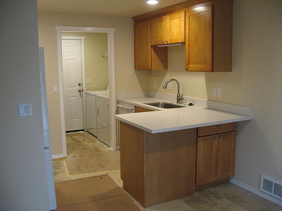 3rd image of 6309 Highland Dr #B