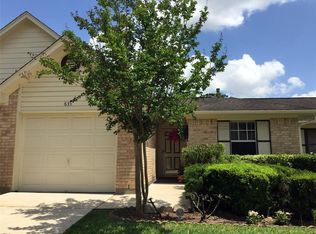 635 E Country Grove Cir, Pearland, TX 77584
