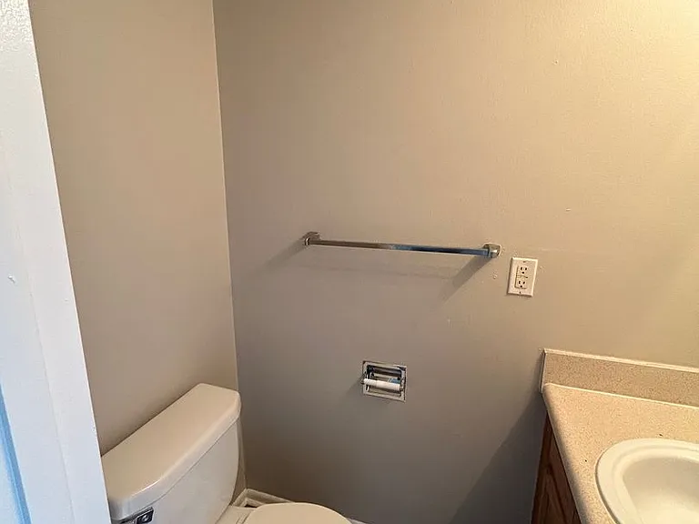 Fairview Court Apartments — Photo 58