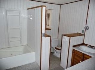615 SE 3rd St, Newton, KS 67114