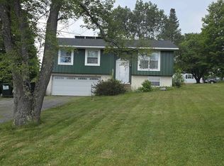 84 Hunter St, Springfield, VT 05156