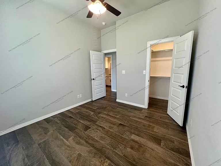 9007 Hawthorne Ln — Photo 26