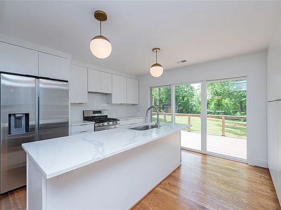 3rd image of 46 Briarcliff Dr