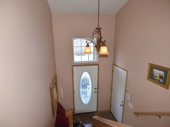 3rd image of 1719 N Harmony Ln