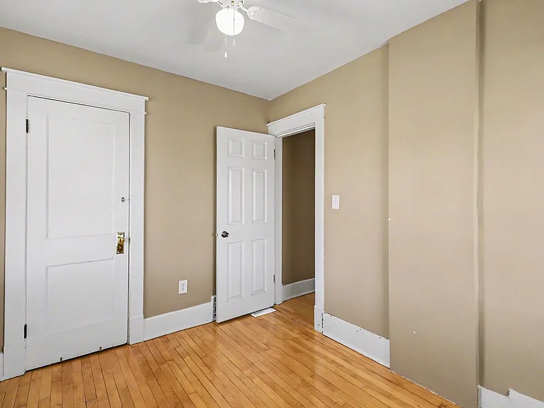 Upstairs Bedroom #4