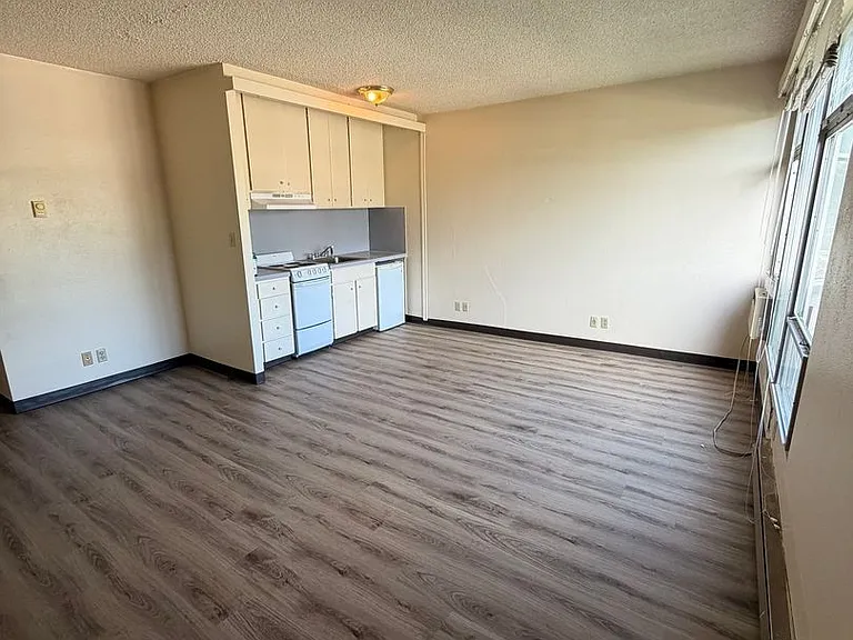 1313 Lincoln St #304 — Photo 6