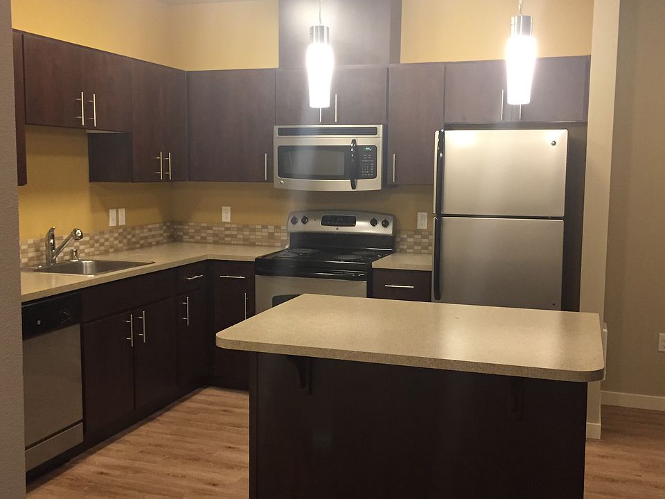 1st image of 1050 10th Ave NE Unit 105
