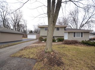 117 Iris Rd, Darien, IL 60561