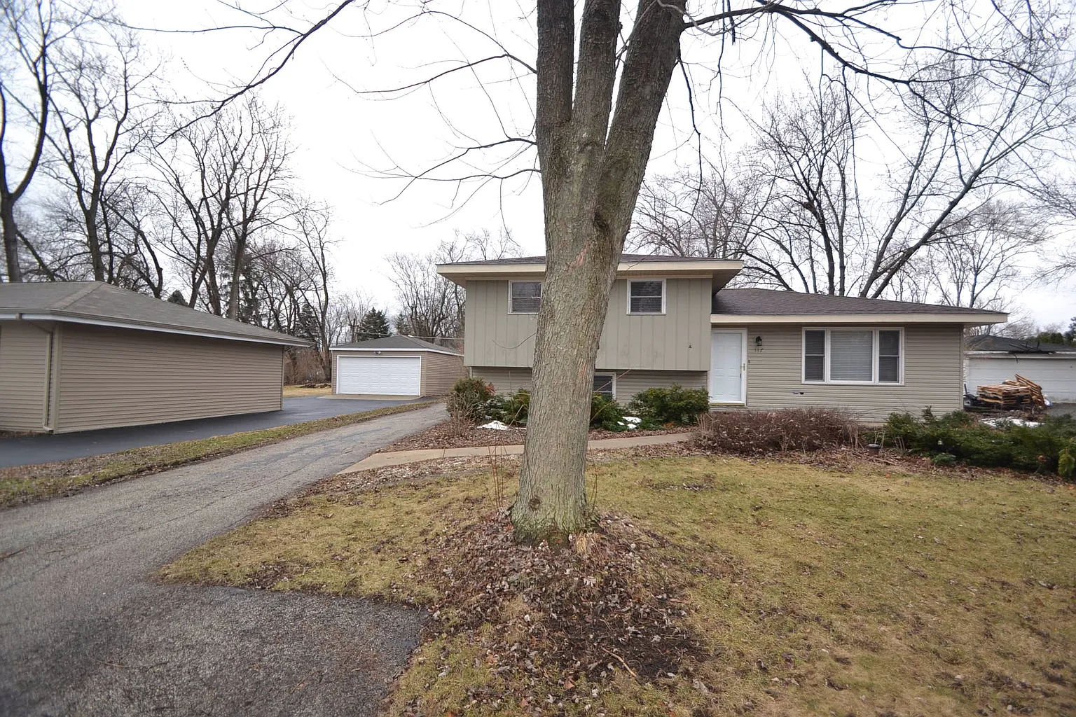 117 Iris Rd photo 1