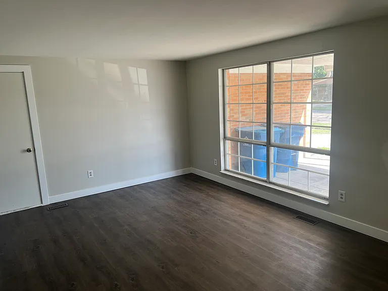 4505 Powell Rd — Photo 4