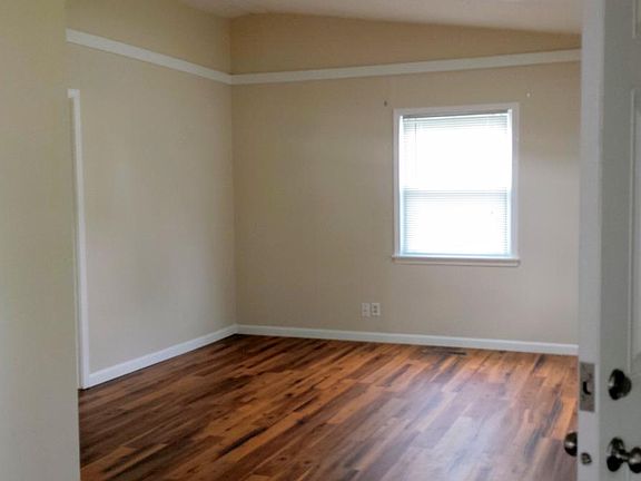 2nd image of 1013 Holly Dr