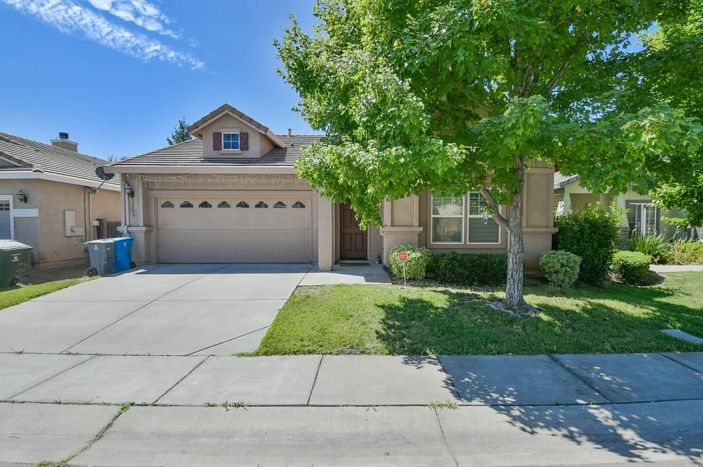 1148 John Wayne Dr photo 1
