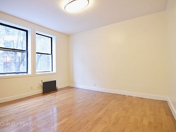3rd image of 12 Pinehurst Ave APT 1c