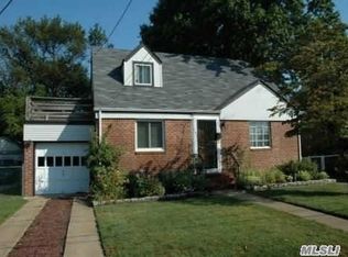 185 Brown Ave, Hempstead, NY 11550