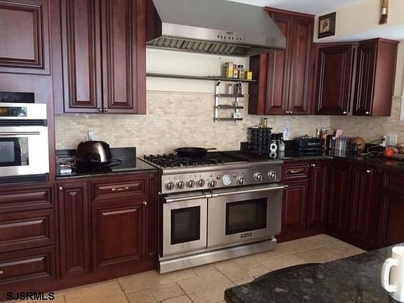 3rd image of 369 Beachwood Dr