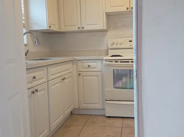 6631 SW 18th St #2, Hollywood, FL 33023