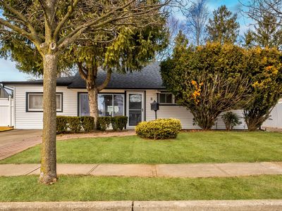 8 Vernon Street, Plainview, NY, 11803
