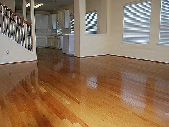 2nd image of 5318 Linden Chase Ln