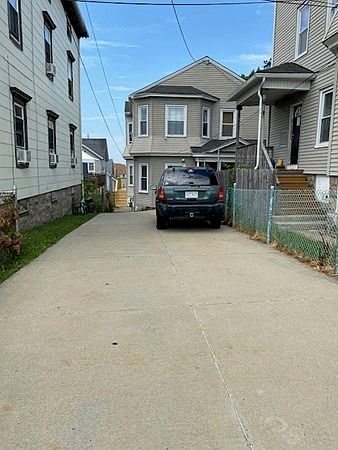 2nd image of 1033 Plymouth Ave