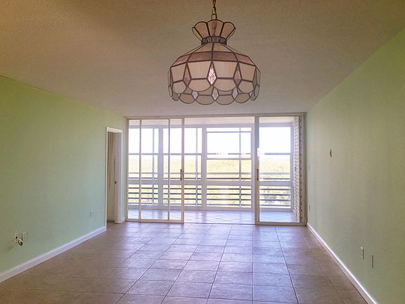 3rd image of 935 E Causeway Blvd