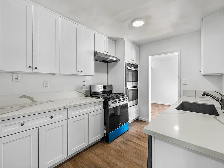 442 Lightcap St — Photo 6