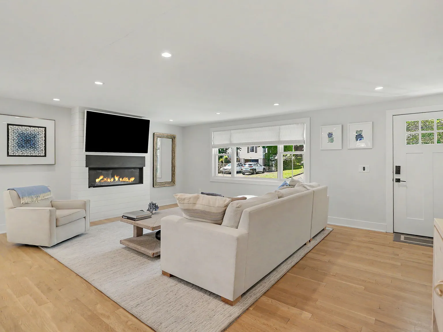 5 bed, 3923 sqft, $9,500 — Photo 3
