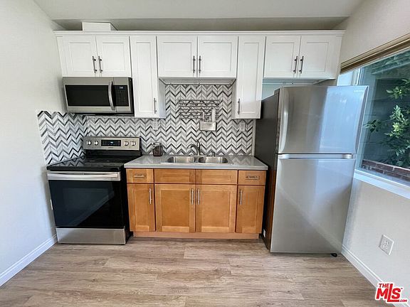 5th image of 5740 N Coldwater Canyon Ave