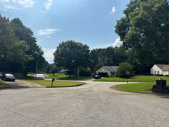 5th image of 3303 Hidden Valley Cir SW