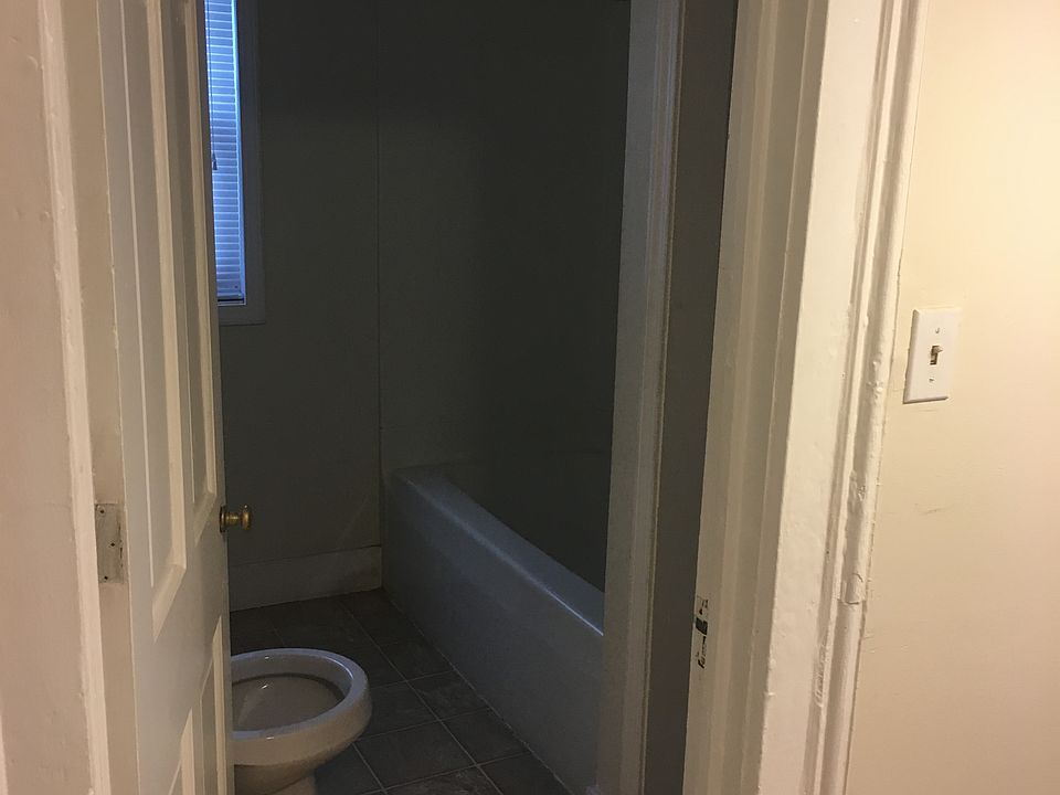 1st image of 420 Spencer St NE