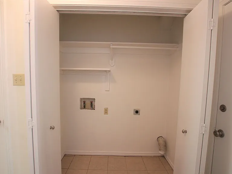 5839 Creekside Cir — Photo 16