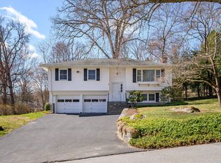 79 Candlewood Lake Rd N, New Milford, CT 06776