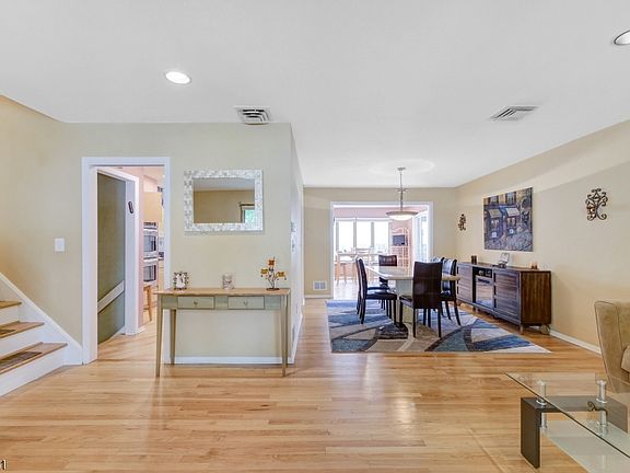 4th image of 92 Conforti Ave
