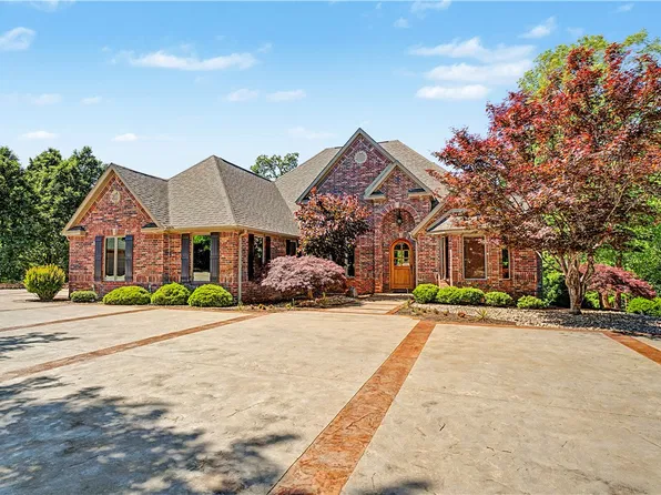 34 Kinloch Dr, Bella Vista, AR 72715