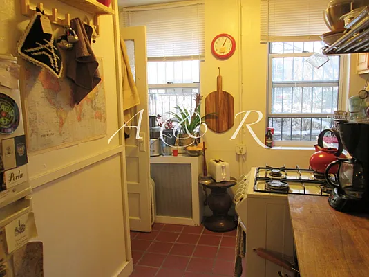 Rented by RES New York | media 21