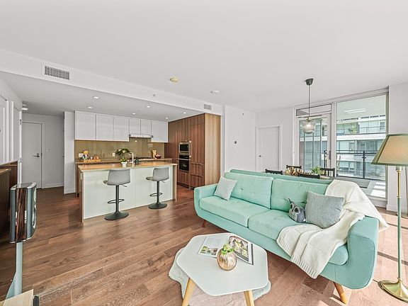 5th image of 3200 Corvette Way #1101