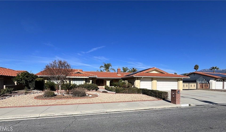 1st image of 43190 Acacia Ave