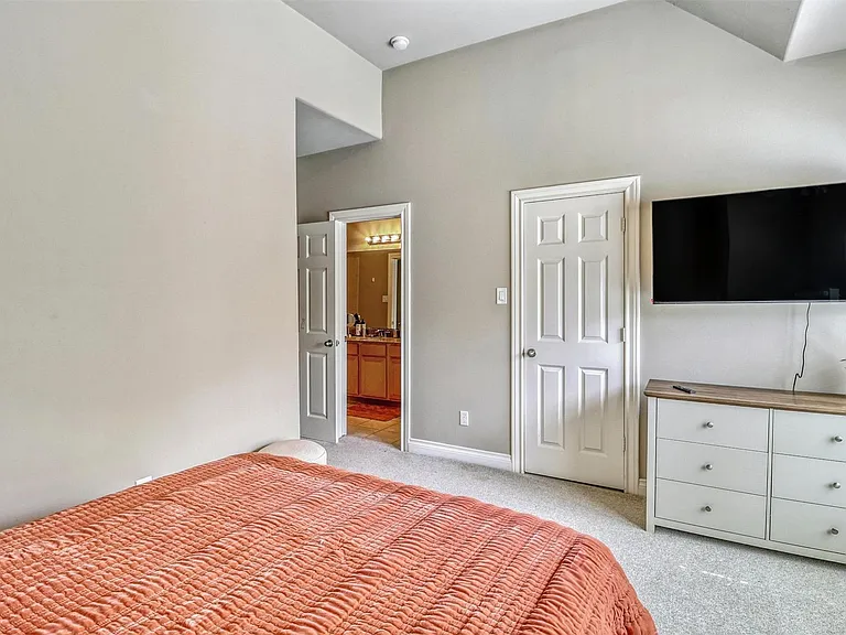 9113 Creekstone Lake Dr — Photo 24