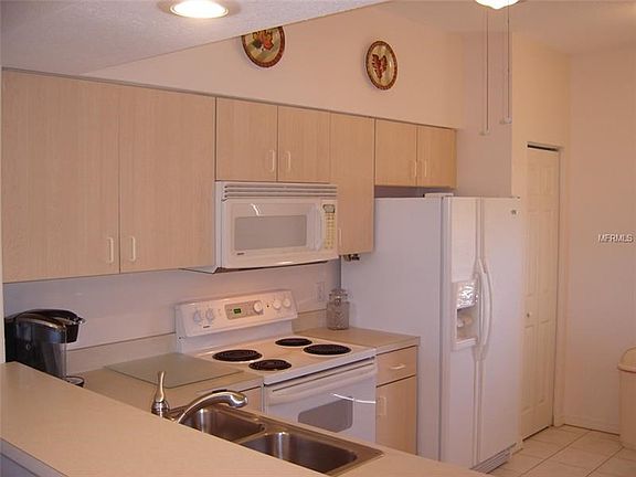 Pass through to Dining Room