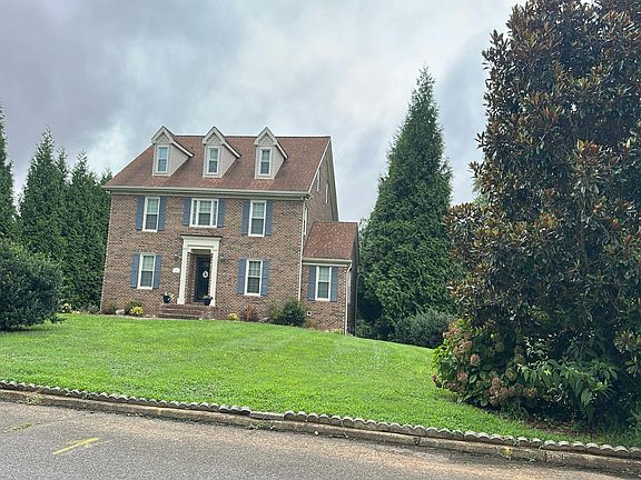 5th image of 135 Magnolia Dr