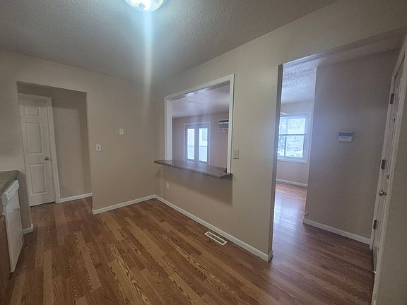 4th image of 896 Wescott Sq APT 103