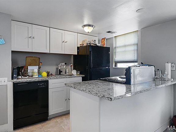 5th image of 4166 Lindell Blvd