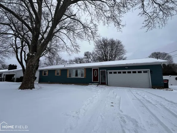 6420 Cherrywood Ave, Jenison, MI 49428